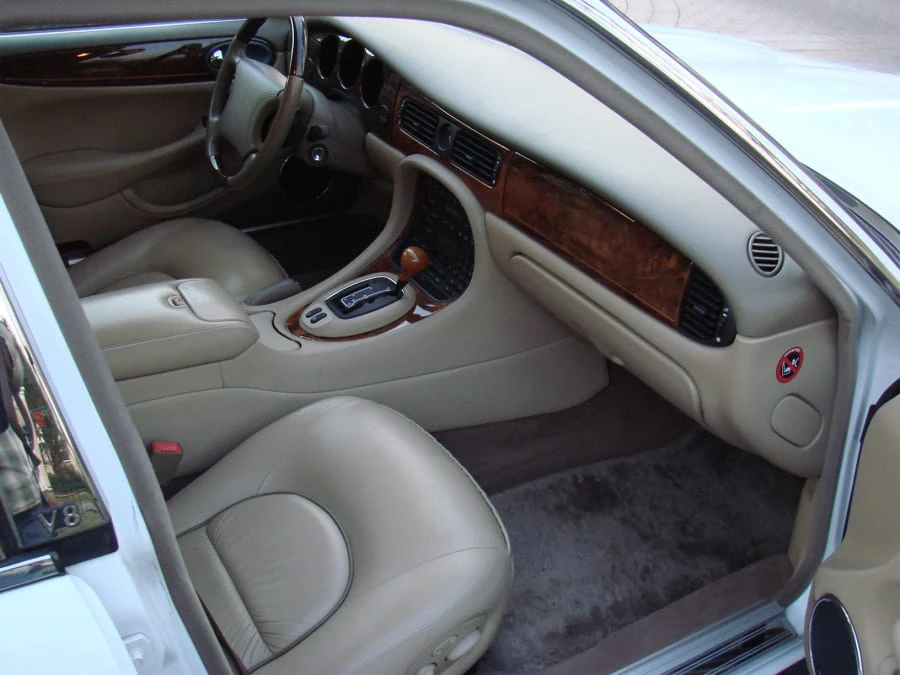 1999 Jaguar X308 XJ - Image 4 of 10