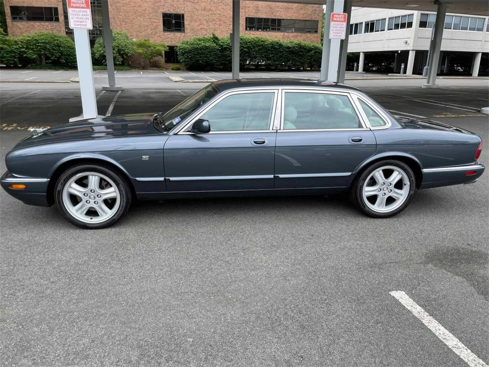 1999 Jaguar X308 XJR - Image 2 of 23