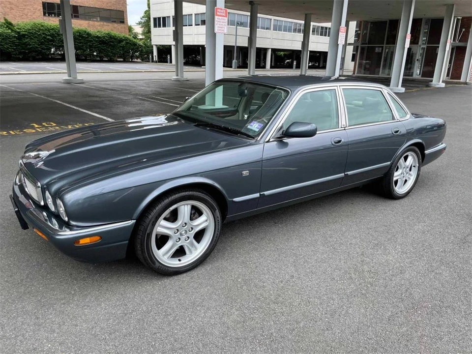 1999 Jaguar X308 XJR - Image 3 of 23
