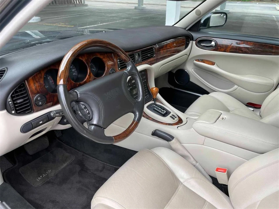 1999 Jaguar X308 XJR - Image 16 of 23