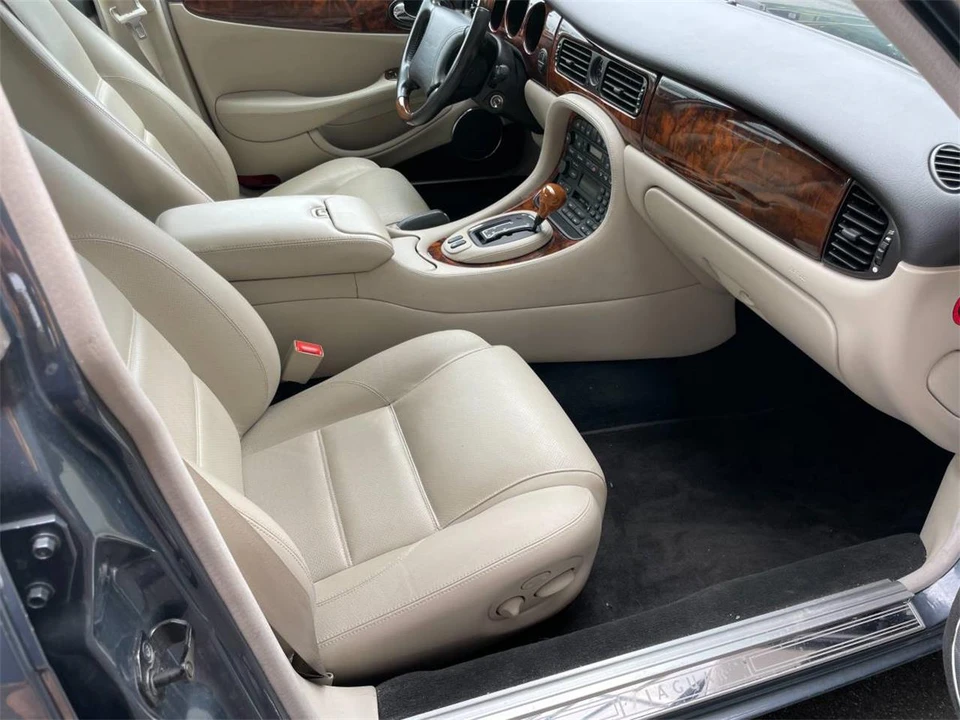 1999 Jaguar X308 XJR - Image 19 of 23