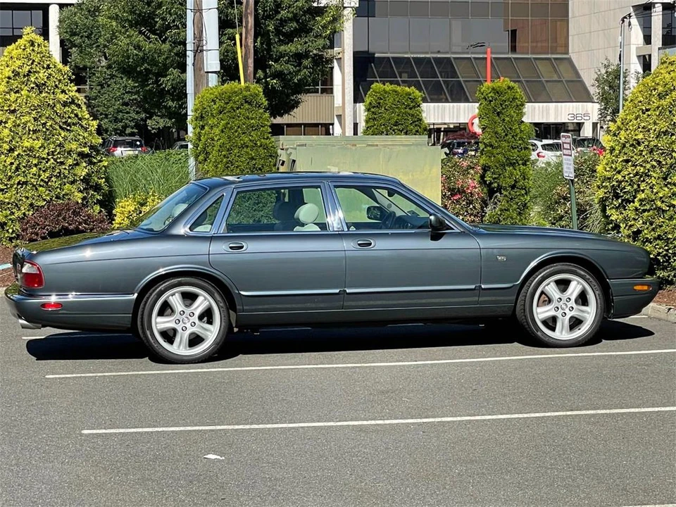 1999 Jaguar X308 XJR - Image 10 of 23