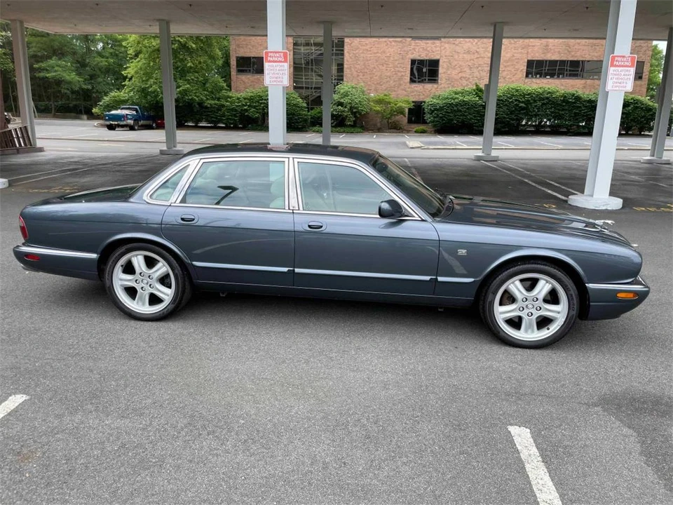 1999 Jaguar X308 XJR - Image 8 of 23