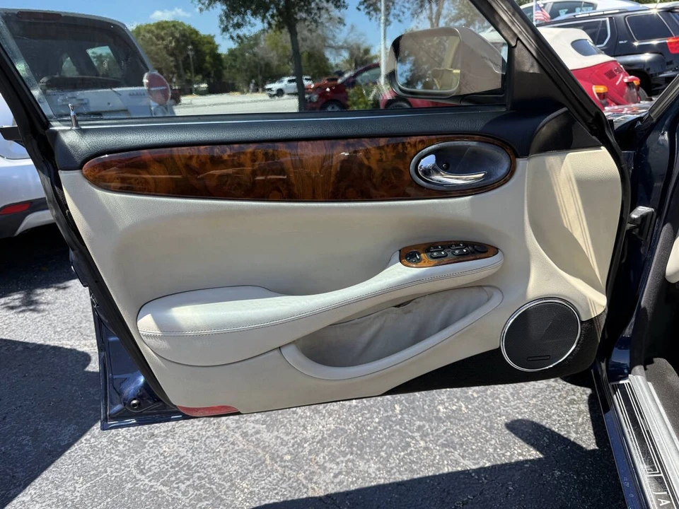 1999 Jaguar - Image 14 of 31