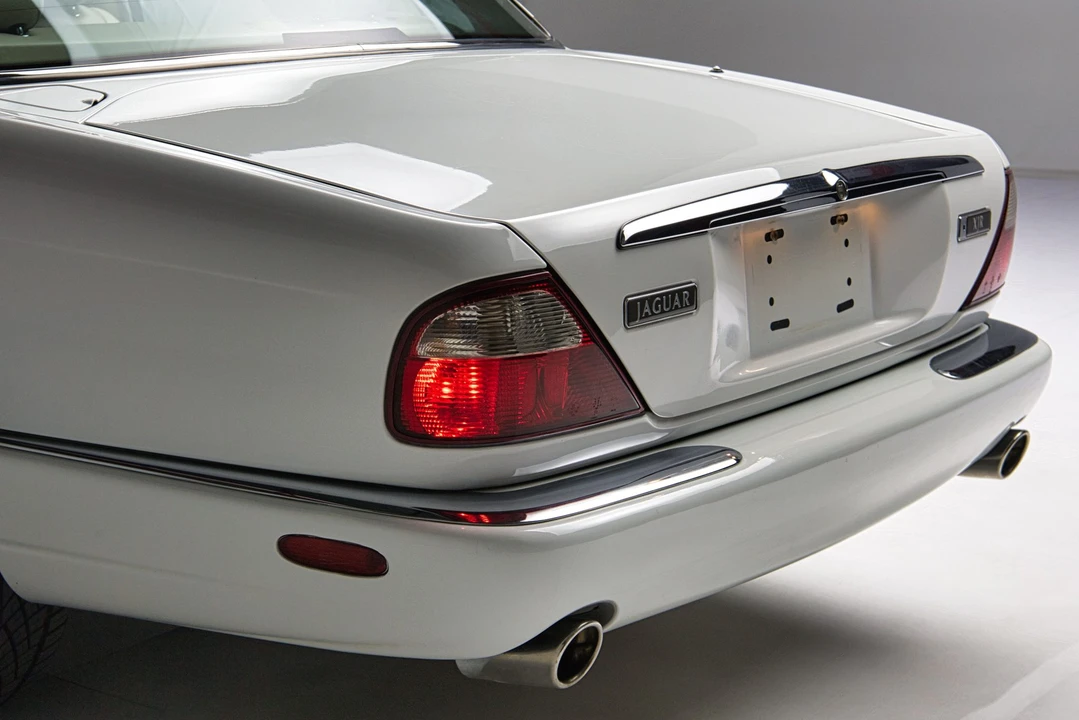 1999 Jaguar X308 XJR - Image 31 of 31