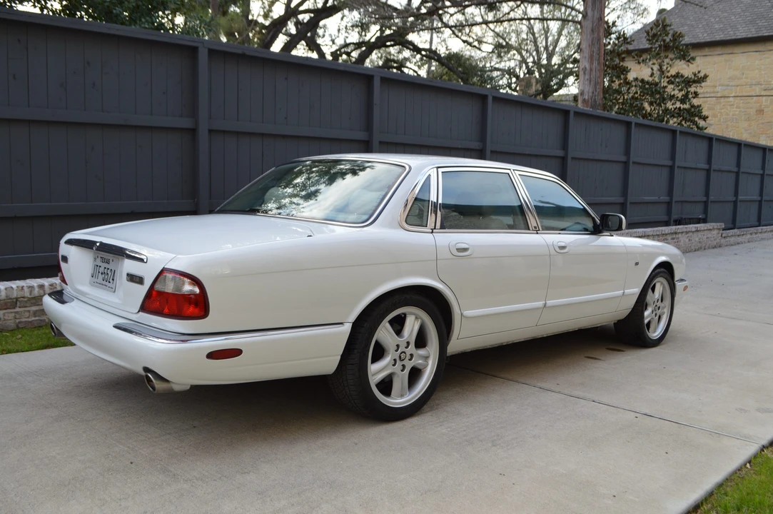 1999 Jaguar X308 XJR - Image 24 of 31