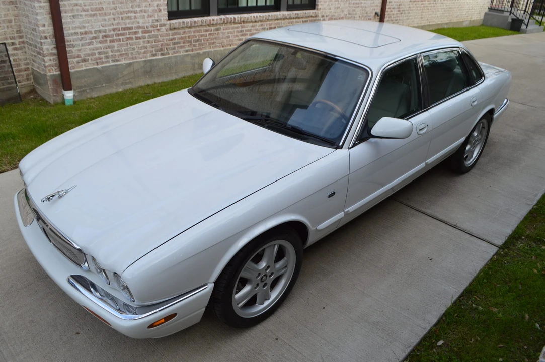 1999 Jaguar X308 XJR - Image 13 of 31