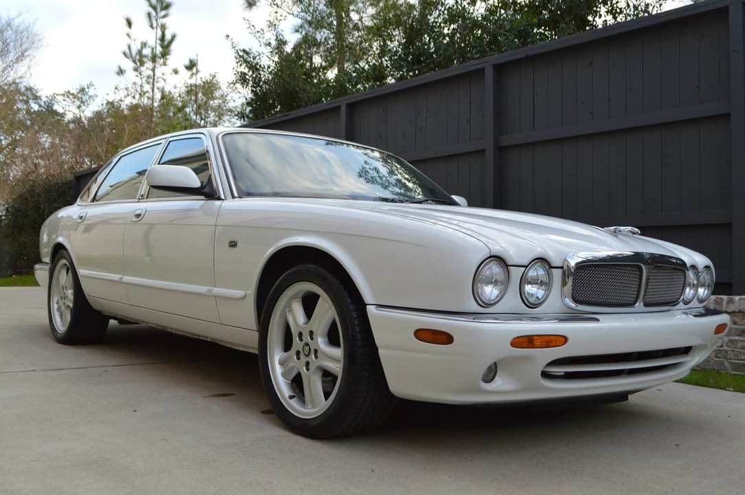 1999 Jaguar X308 XJR - Image 19 of 31