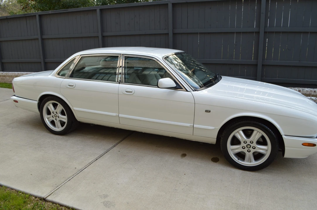 1999 Jaguar X308 XJR - Image 22 of 31