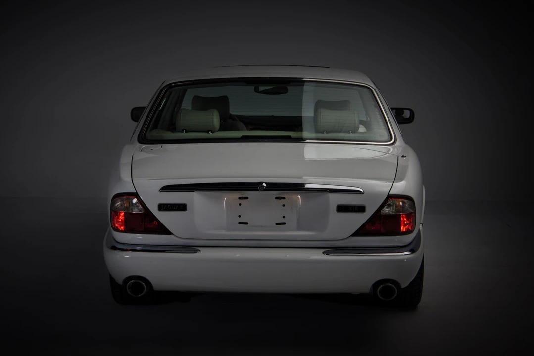 1999 Jaguar X308 XJR - Image 10 of 31