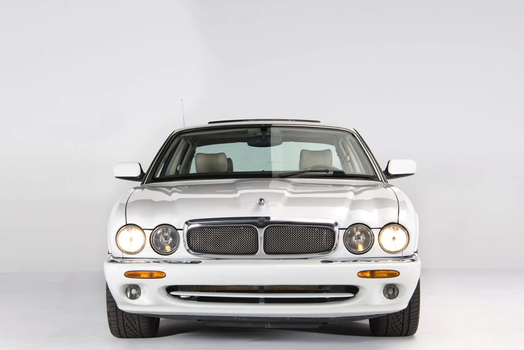 1999 Jaguar X308 XJR - Image 2 of 31
