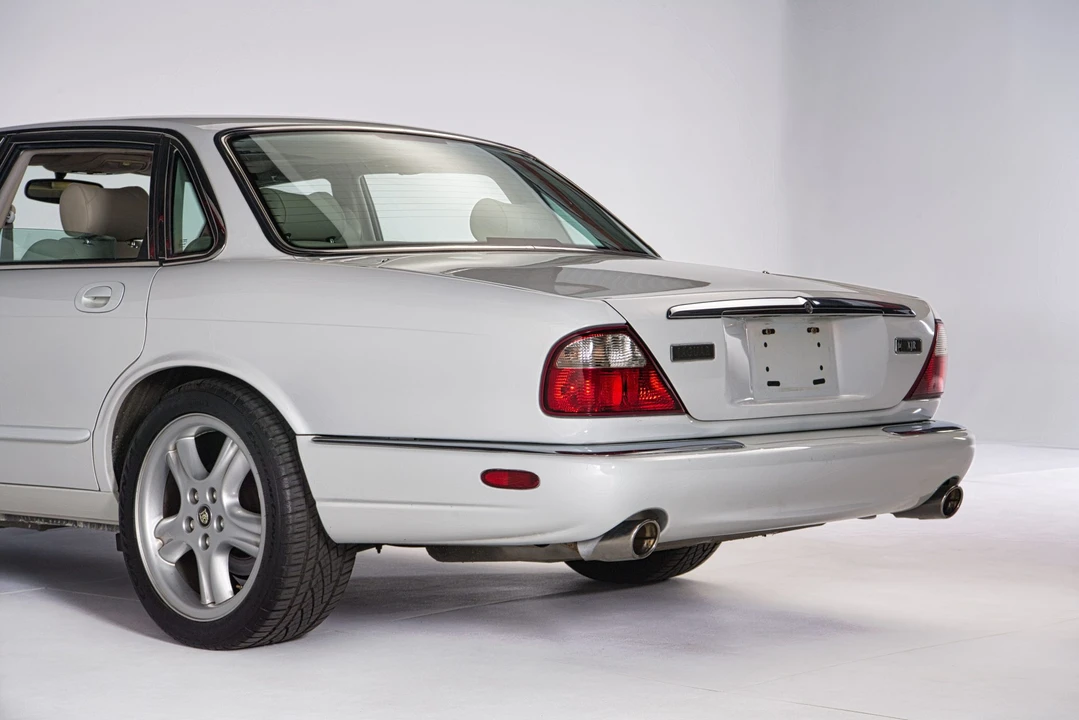 1999 Jaguar X308 XJR - Image 30 of 31