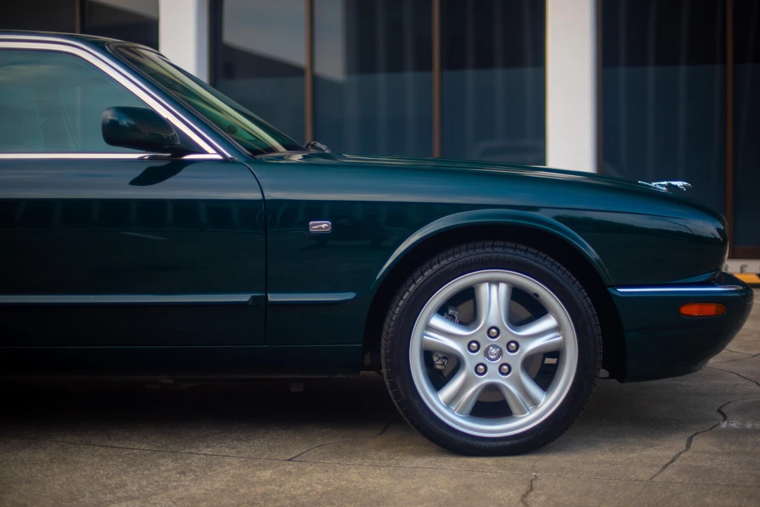 1999 Jaguar X308 XJR - Image 18 of 31