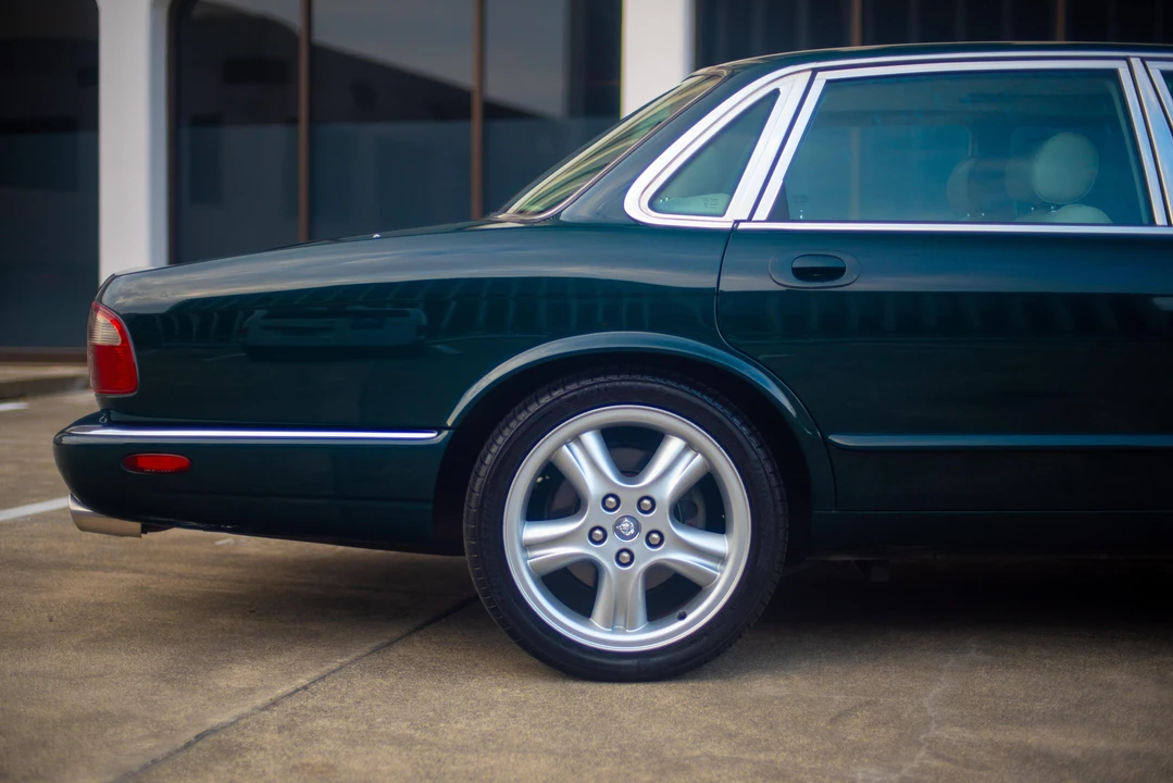 1999 Jaguar X308 XJR - Image 17 of 31