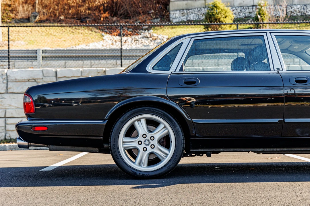 1999 Jaguar X308 XJR - Image 24 of 31