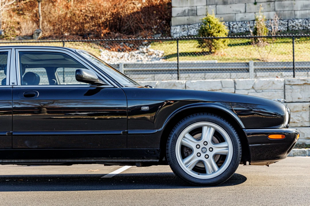 1999 Jaguar X308 XJR - Image 25 of 31