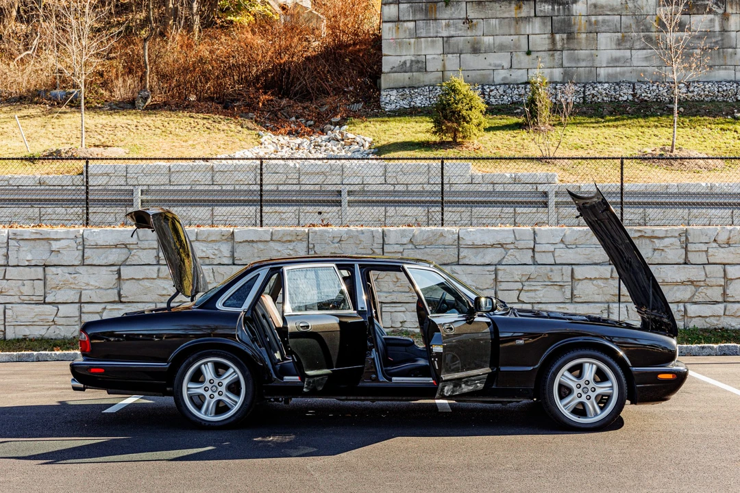 1999 Jaguar X308 XJR - Image 26 of 31