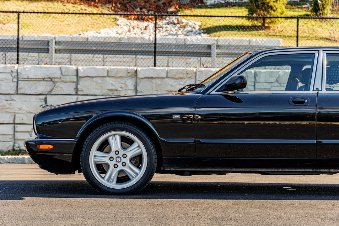 1999 Jaguar X308 XJR - Image 30 of 31