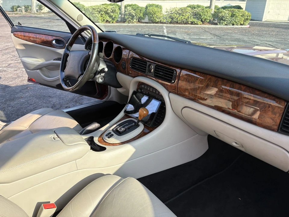 1999 Jaguar X308 XJR - Image 30 of 31