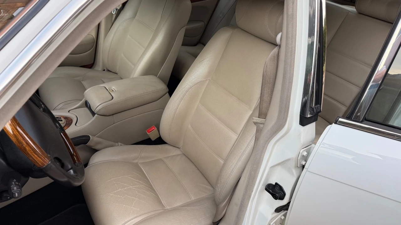 1999 Jaguar - Image 19 of 31