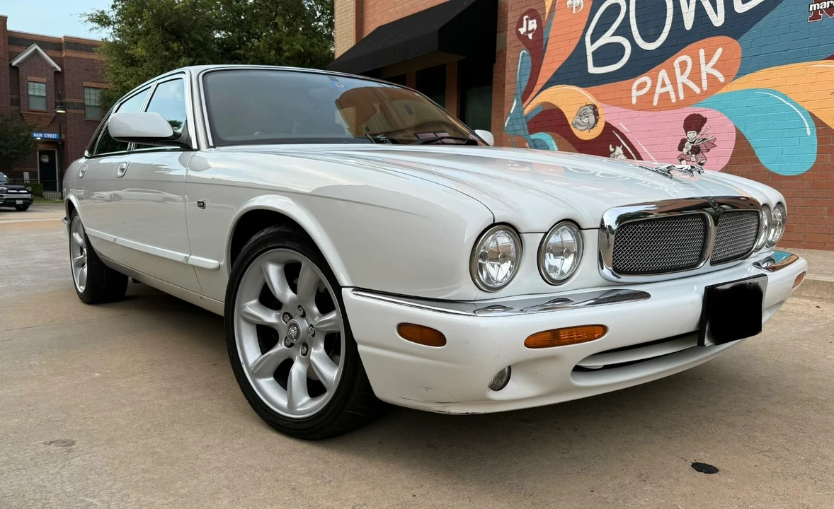 1999 Jaguar - Image 4 of 31