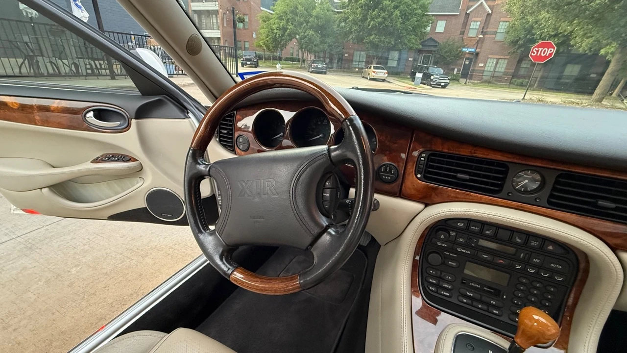 1999 Jaguar - Image 28 of 31