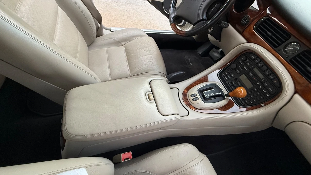 1999 Jaguar - Image 27 of 31