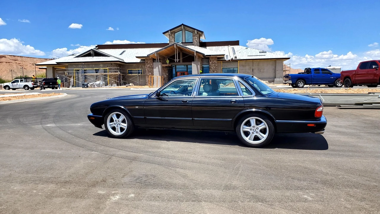 1999 Jaguar X308 XJR - Image 3 of 31