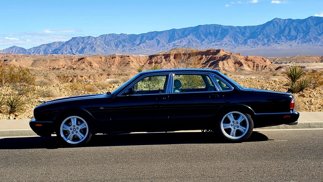1999 Jaguar X308 XJR - Image 17 of 31