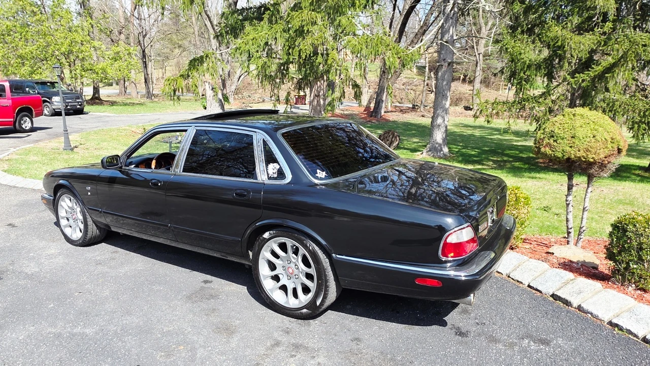 1999 Jaguar X308 XJR - Image 5 of 21