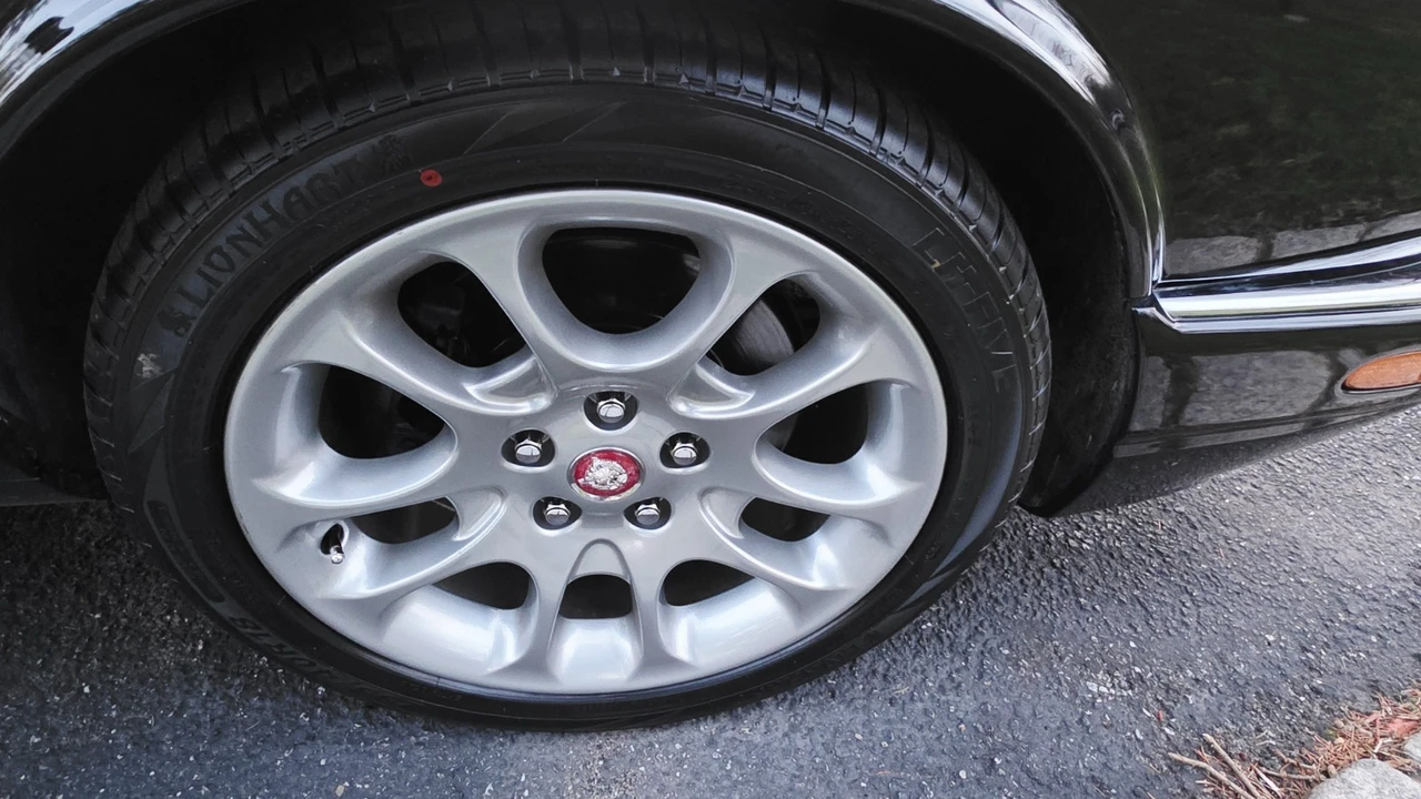 1999 Jaguar X308 XJR - Image 13 of 21