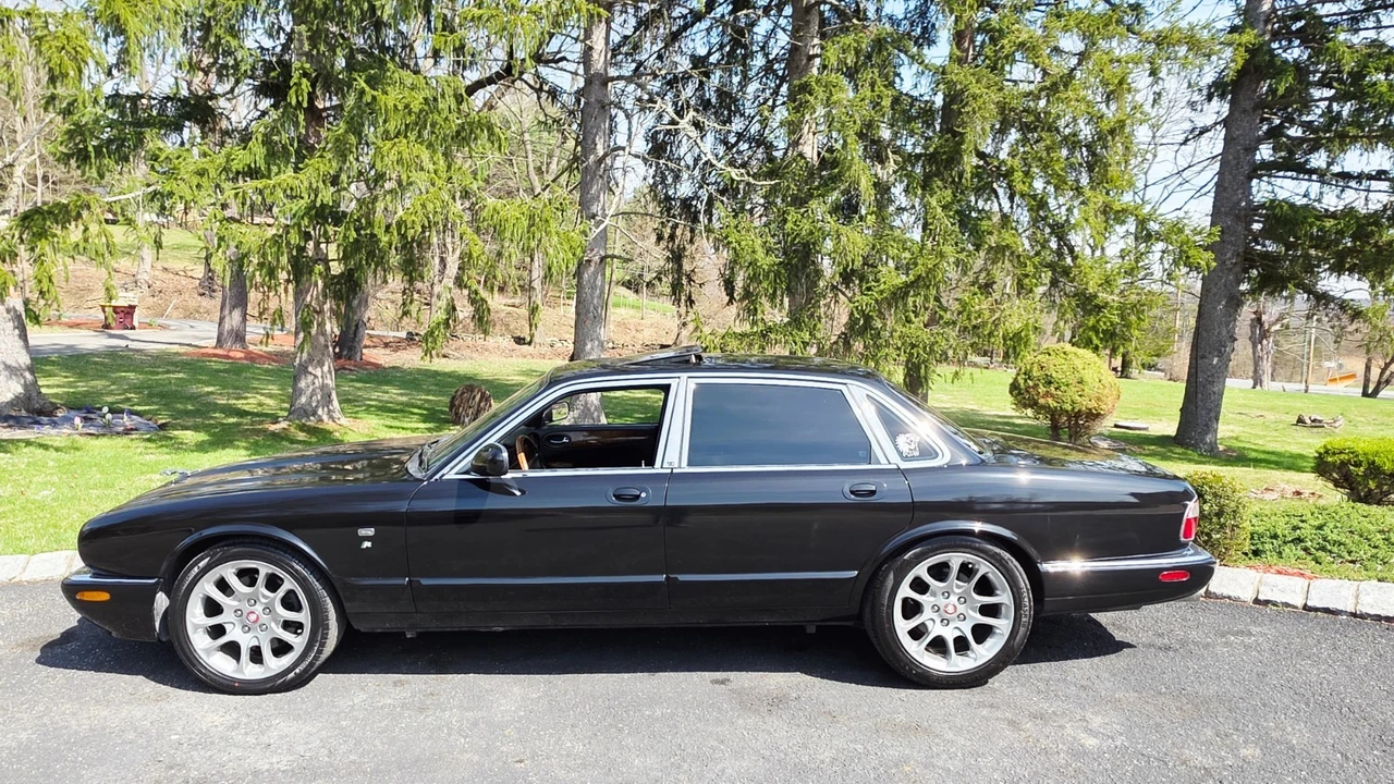 1999 Jaguar X308 XJR - Image 4 of 21