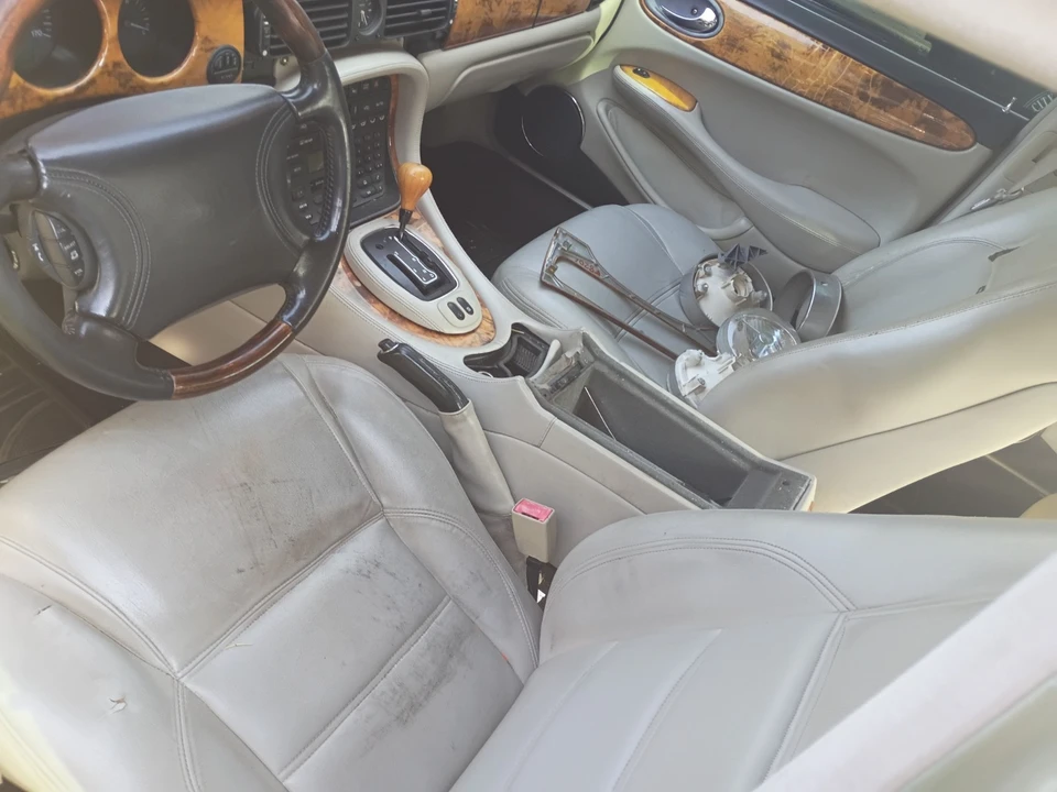 1999 Jaguar X308 XJR - Image 3 of 14