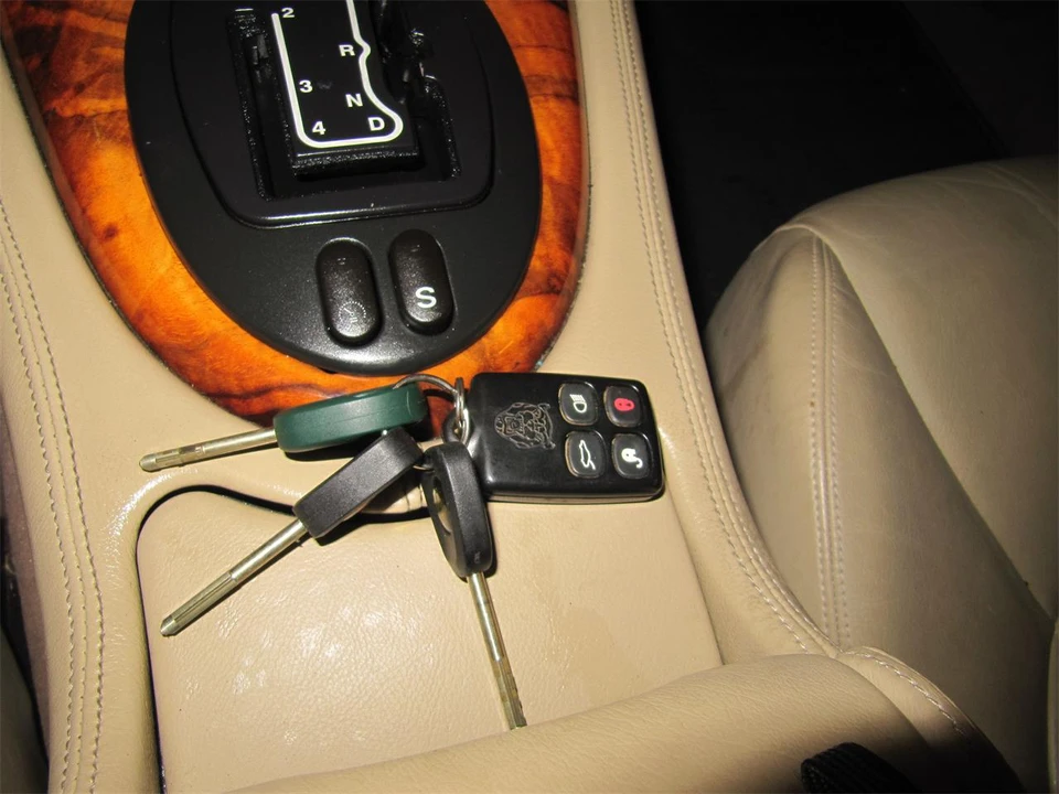 1999 Jaguar X100 XK8 - Image 16 of 24
