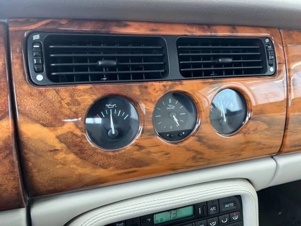 1999 Jaguar X100 XK8 - Image 18 of 20
