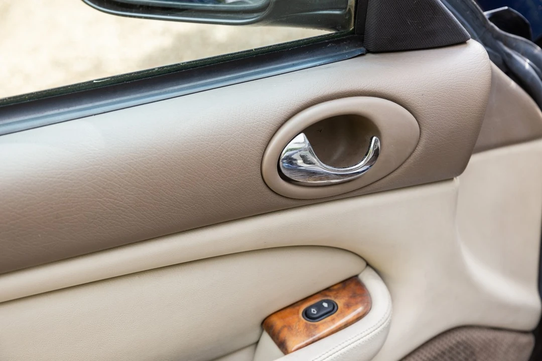 1999 Jaguar X100 XK8 - Image 25 of 30