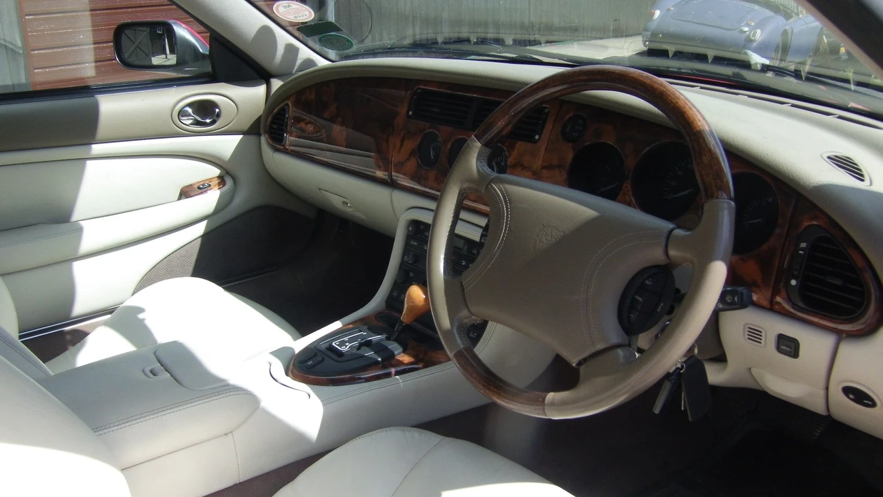 1999 Jaguar X100 XK8 - Image 3 of 3