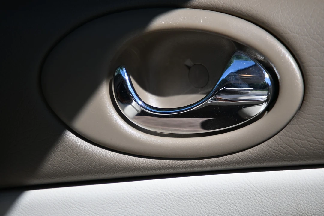 1999 Jaguar X100 XK8 - Image 13 of 31