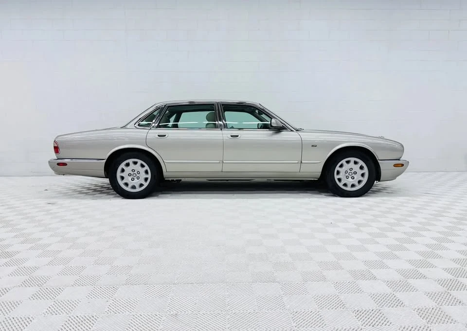 1999 Jaguar X308 XJ - Image 4 of 19