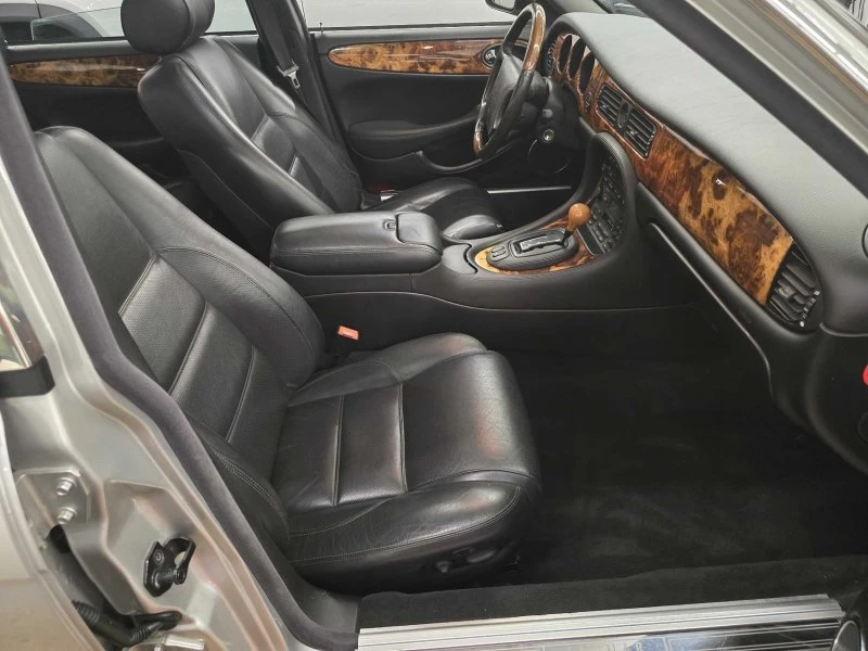 1999 Jaguar X308 XJR - Image 4 of 15