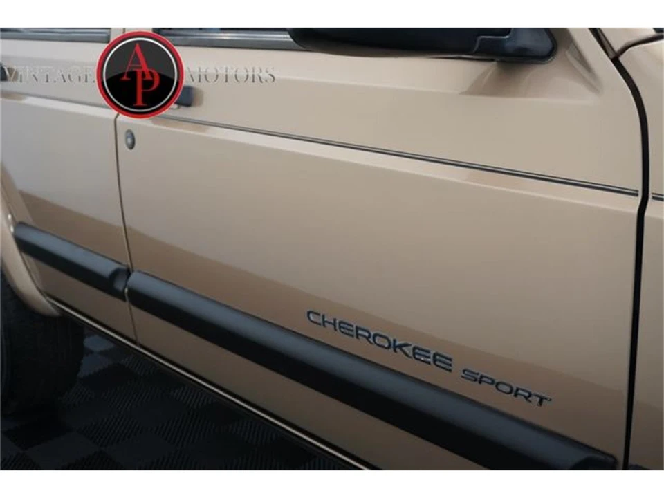 1999 Jeep XJ Cherokee - Image 17 of 31