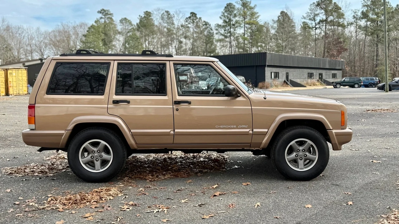 1999 Jeep XJ Cherokee - Image 11 of 21