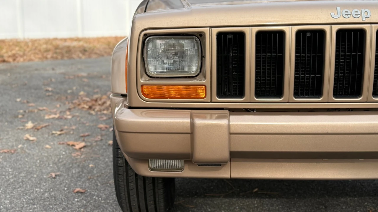 1999 Jeep XJ Cherokee - Image 16 of 21