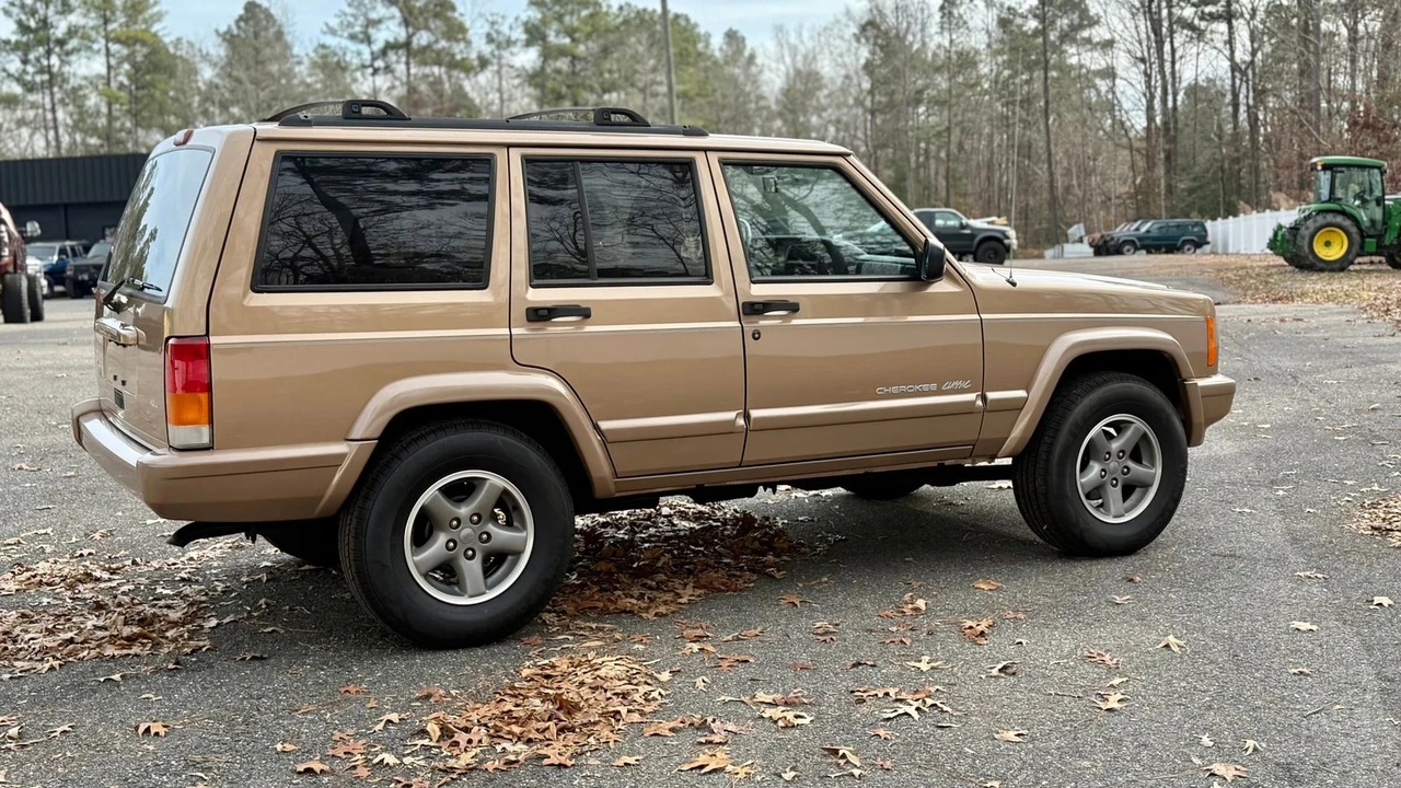 1999 Jeep XJ Cherokee - Image 10 of 21