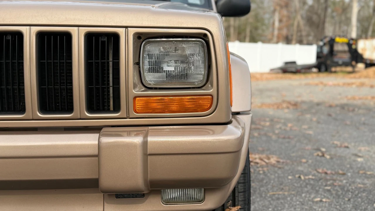 1999 Jeep XJ Cherokee - Image 17 of 21