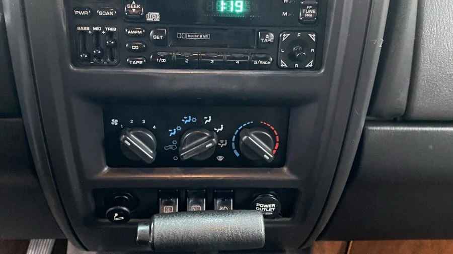 1999 Jeep XJ Cherokee - Image 6 of 16