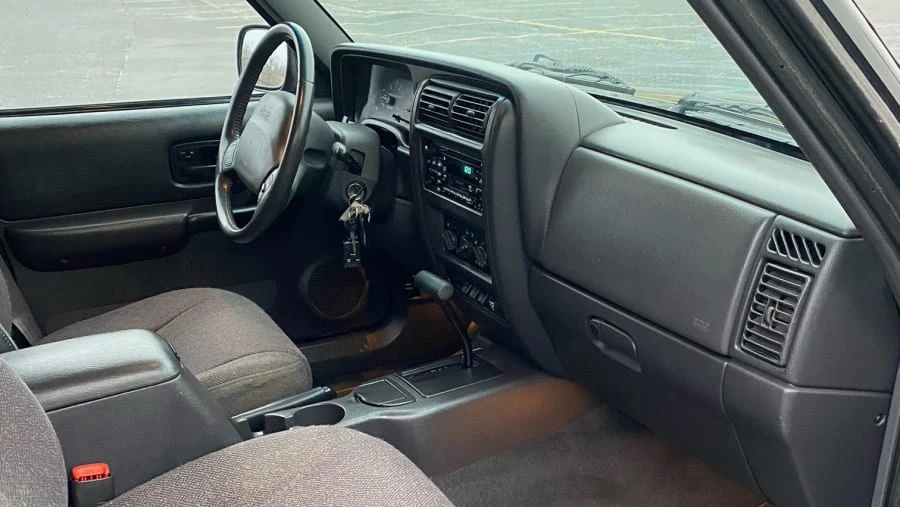 1999 Jeep XJ Cherokee - Image 8 of 16