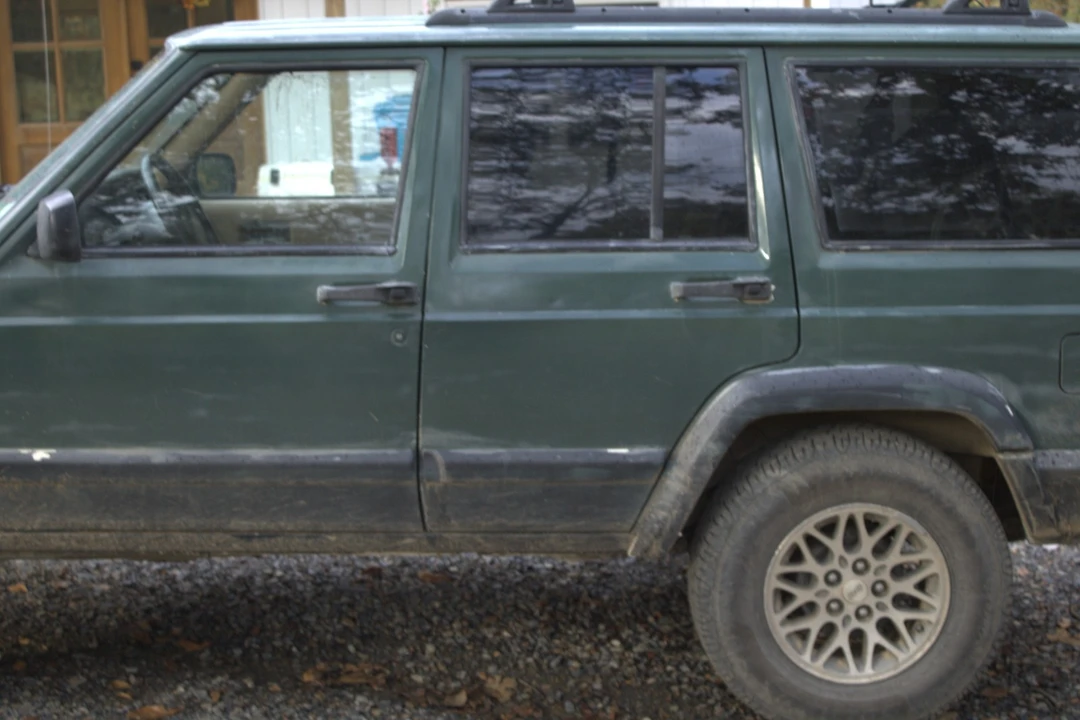 1999 Jeep XJ Cherokee - Image 10 of 14