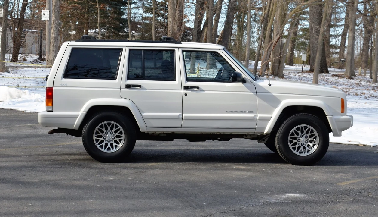 1999 Jeep XJ Cherokee - Image 24 of 31