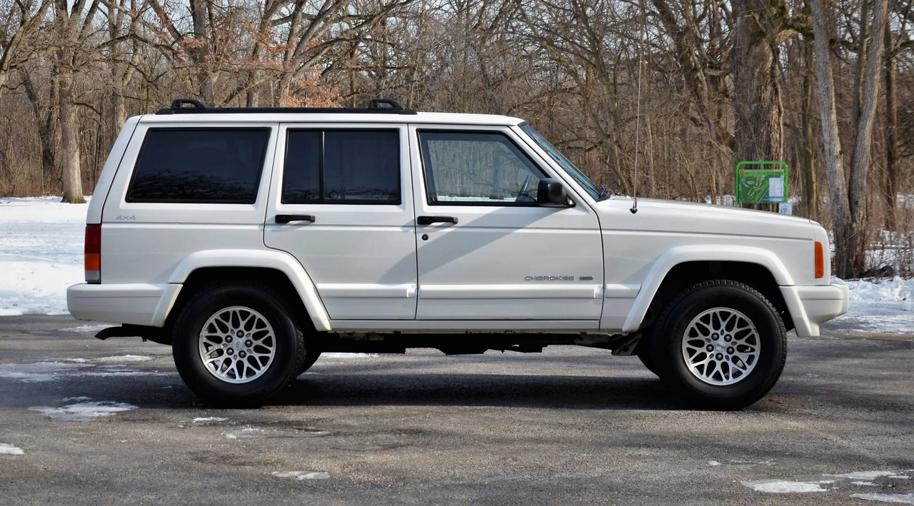 1999 Jeep XJ Cherokee - Image 25 of 31